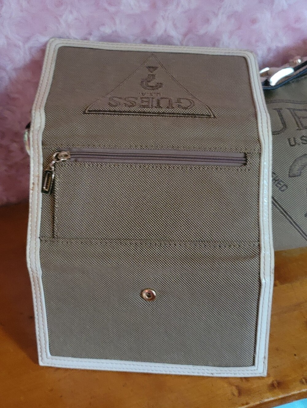 GUESS Olive Canvas Shoulder Bag with White Trim and Matching Wallet - Picture 5 of 11